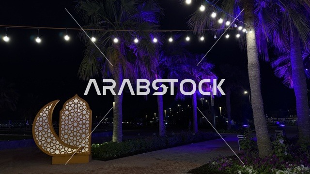 زينة هلال رمضان في واجهة الدمام البحرية ليلاً