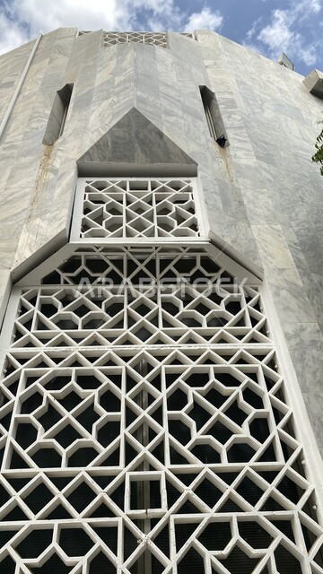 صورة مقربة لنافذة في مكة المكرمة بالمملكة العربية السعودية، الاشكال الزخرفية الاسلامية، زخرفة اسلامية، هندسة اسلامية معمارية