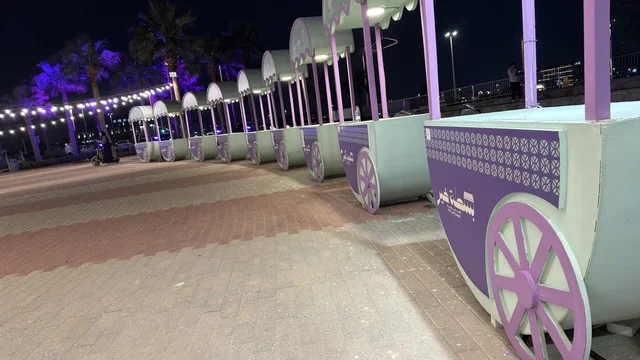 أكشاك بسطة خير الواجهة البحرية بالدمام ليلاً