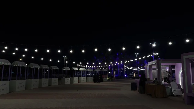 فعالية بسطة خير بالواجهة البحرية في الدمام ليلاً