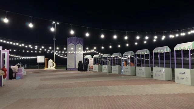 بسطة خير الواجهة البحرية بالدمام في الليل