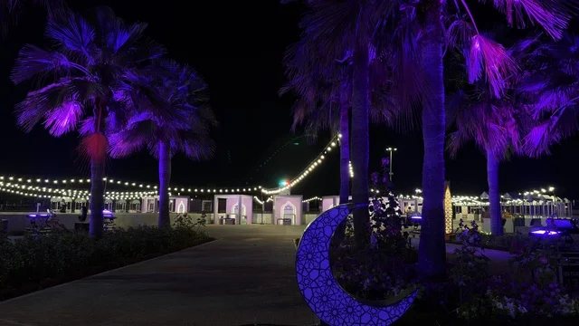 فعالية بسطة خير في الواجهة البحرية بالدمام ليلاً