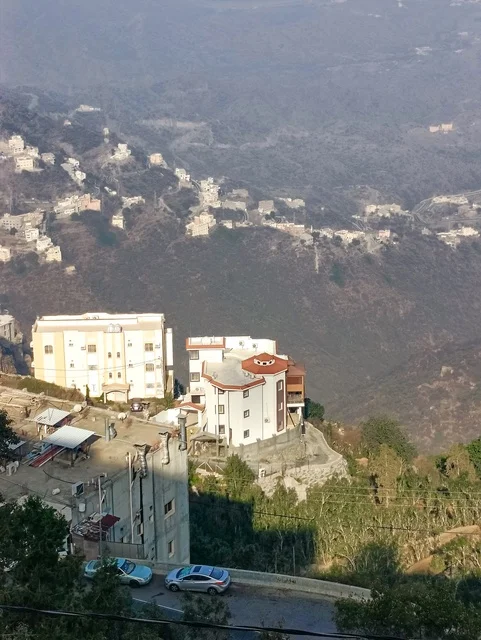 جبال فيفاء في منطقة جازان والعمارة السكنية