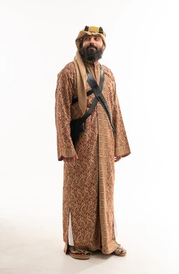 رجل سعودي بالزي التراثي التقليدي