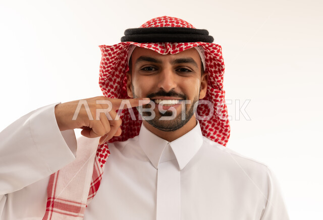 Saudi Man in Traditional Attire Smiling at Teeth