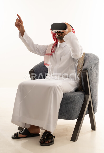 Saudi Man in Traditional Thobe Using VR Headset