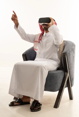 Saudi Man in Traditional Thobe Using VR Headset