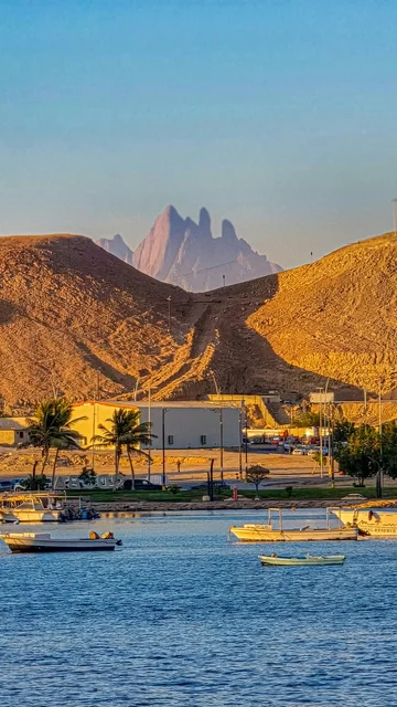 جبال وساحل البحر الأحمر في السعودية