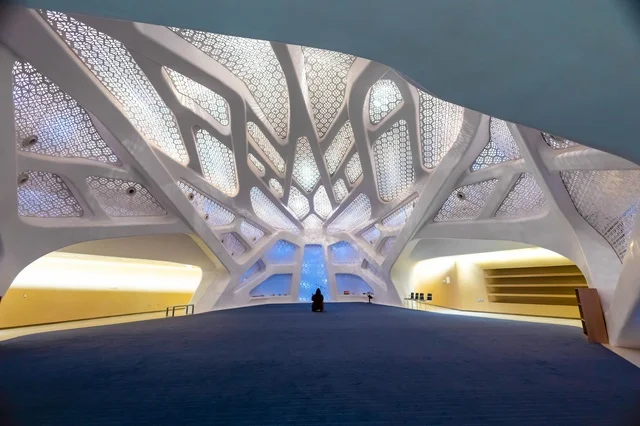 التصميم الداخلي لمسجد حديث في الرياض عمارة إسلامية