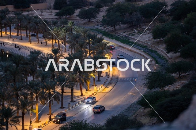 وادي نمار الرياض مع طريق النخيل في الليل
