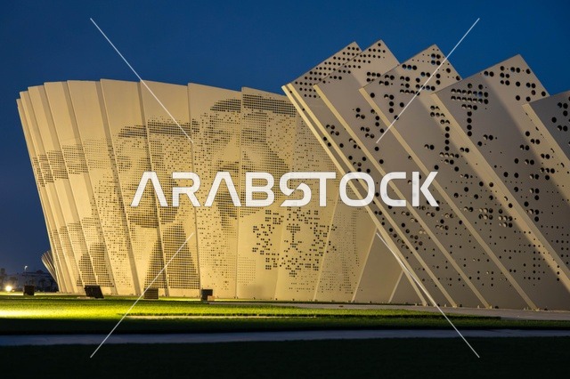 دوار الملك سلمان في الخبر بالليل