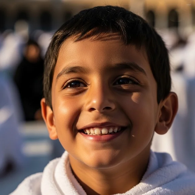 بورتريه لطفل مسلم بملابس الإحرام في مكة المكرمة