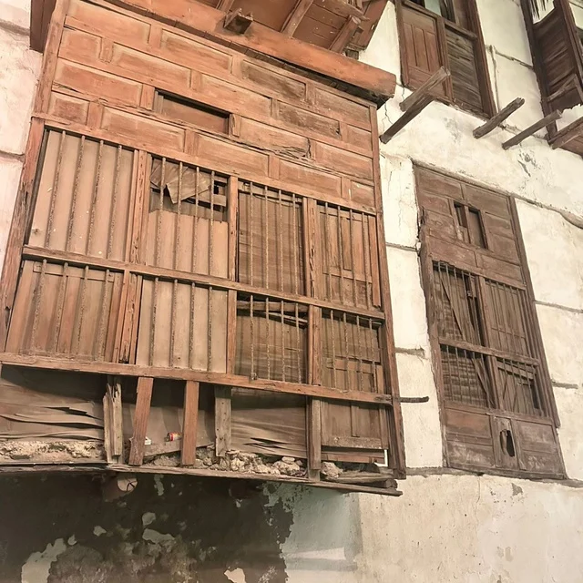 نوافذ الرواشين التقليدية في واجهة جدة التاريخية