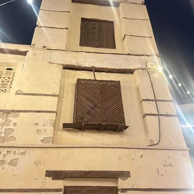 نوافذ الرواشين والمشربيات في حي البلد التاريخي بجدة