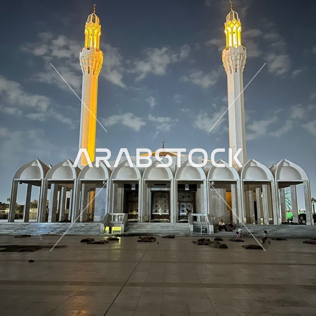 مسجد الجفالي في منطقة البلد بجدة ليلاً