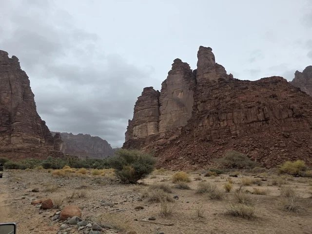 جبال تبوك السعودية تضاريس الحجر الرملي الأحمر