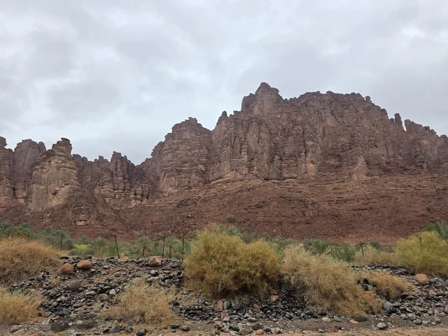 جبال الحجر الرملي في تبوك السعودية