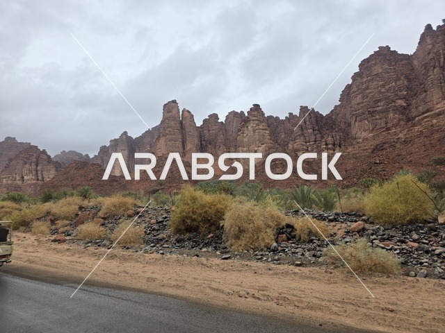 جبال تبوك الرملية الحمراء في السعودية