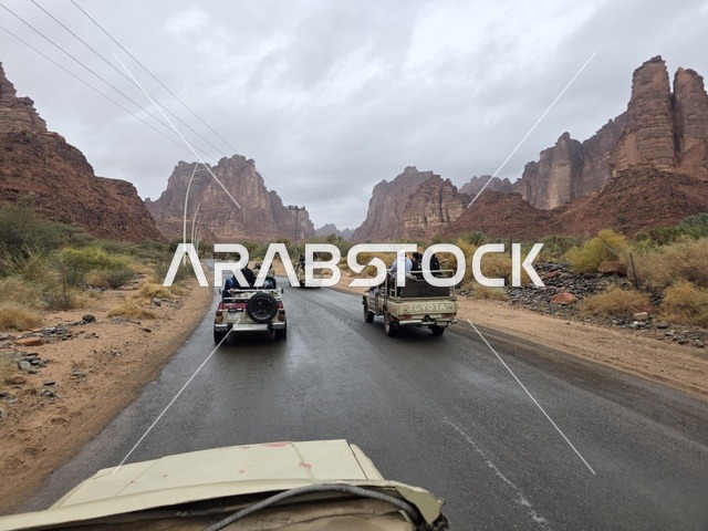 سيارات دفع رباعي في جبال تبوك السعودية