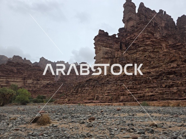 الجبال الصخرية الحمراء في تبوك السعودية