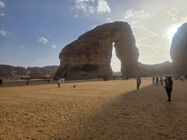 صخرة الفيل في العلا المناظر الطبيعية الصحراوية