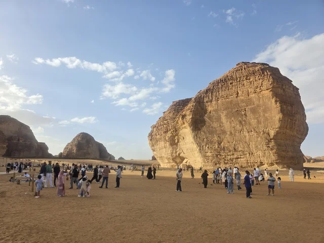 صخرة الفيل جبل الفيل السياحة في العلا السعودية