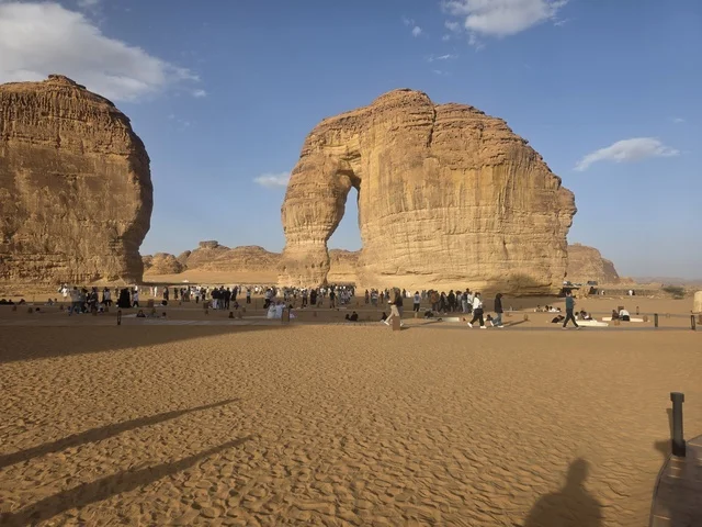 صخرة الفيل منطقة العلا السعودية تشكيل صخري طبيعي