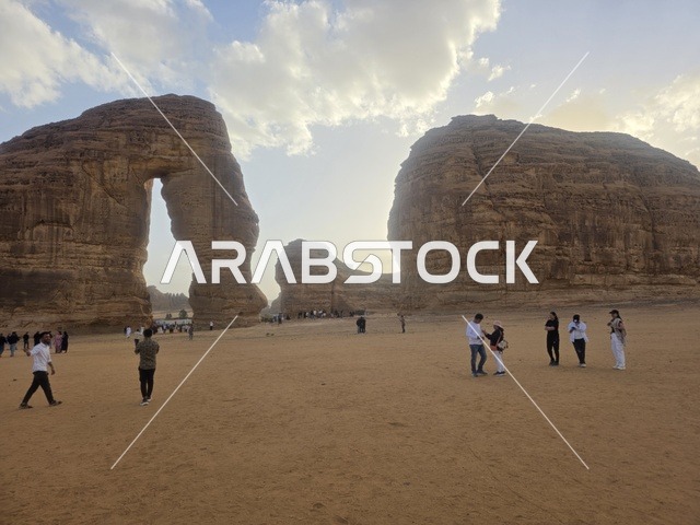 صخرة الفيل العلا السعودية معلم سياحي صحراوي