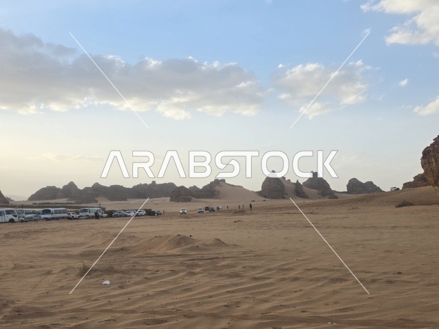 منظر طبيعي لصحراء العلا مع التشكيلات الصخرية في السعودية