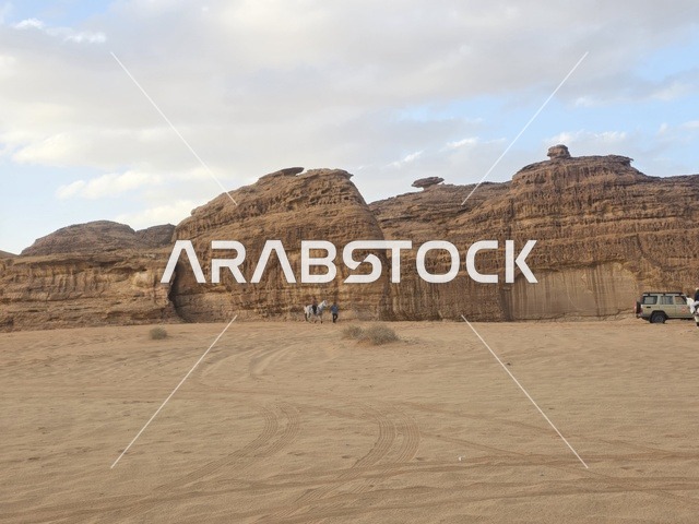 العلا السعودية مناظر طبيعية وتكوينات صخرية في الصحراء