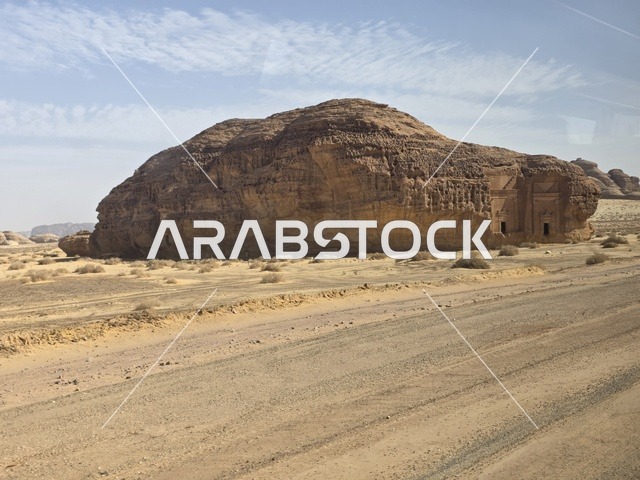 جبال العلا ومقابر الحجر النبطية في السعودية