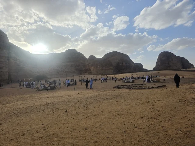 جبال العلا السعودية في الوادي الصحراوي السياحي