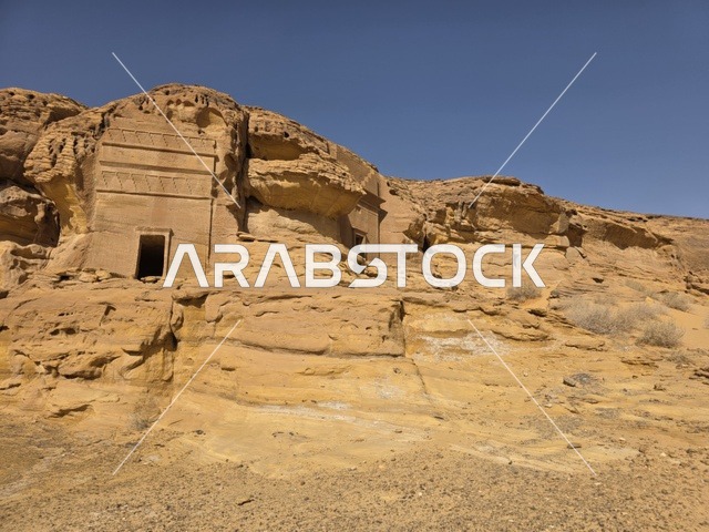 مقابر الأنباط القديمة في جبال العلا بالسعودية