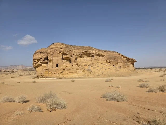 المقابر النبطية القديمة في العلا السعودية