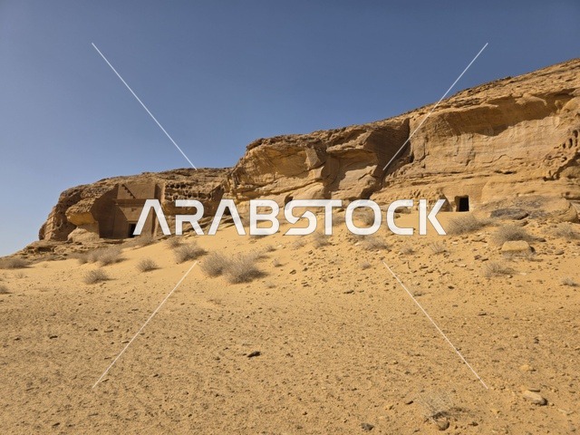 المقابر النبطية الأثرية في جبال العلا بالسعودية