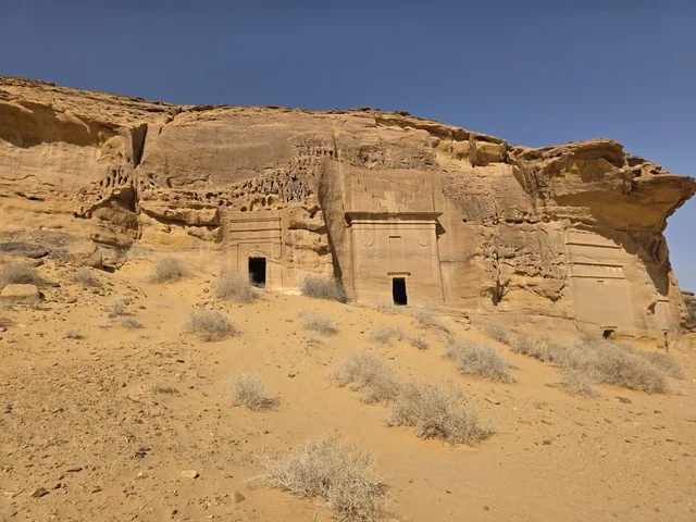 مقابر نبطية أثرية في جبال العلا بالمملكة العربية السعودية