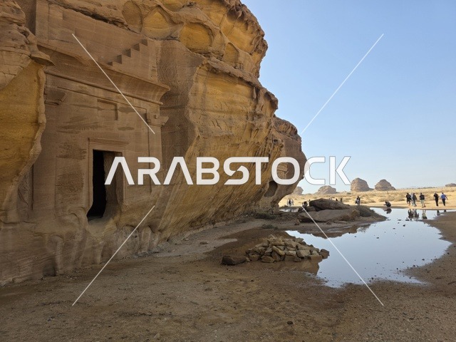 مقبرة منحوتة في جبال العلا بالمملكة العربية السعودية