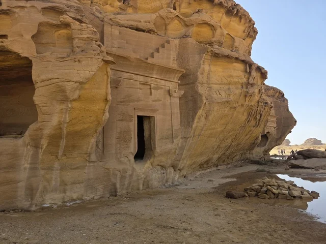 مقبرة نبطية قديمة في منطقة الحجر بالعلا السعودية