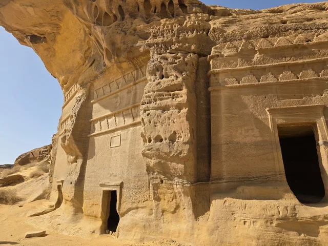 المقابر النبطية القديمة في جبال العلا السعودية