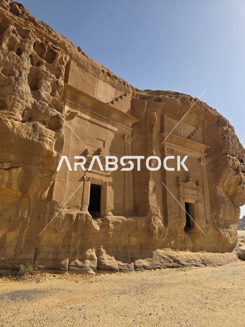 مقابر العلا النبطية المنحوتة في الجبال السعودية