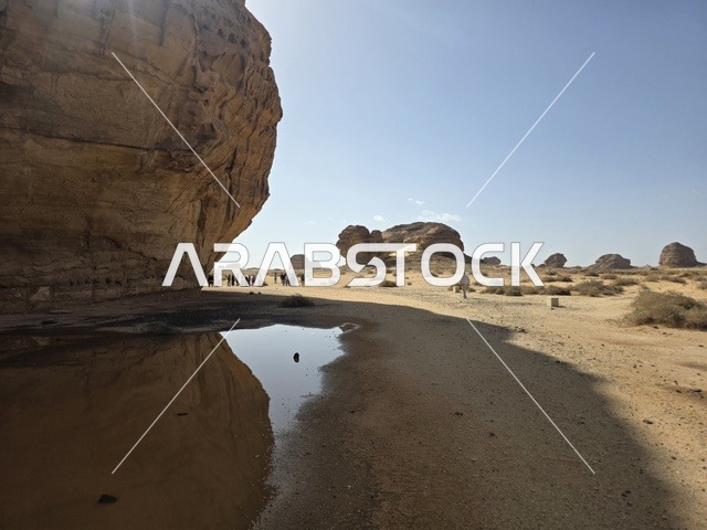 جبال العلا وتكوينات صخرية في صحراء السعودية