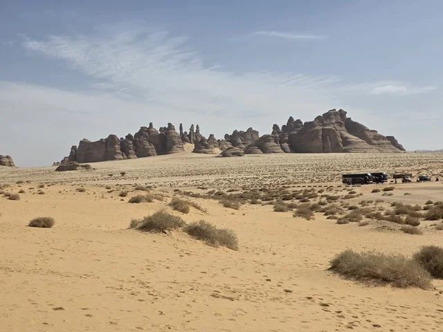 السياحة في العلا التشكيلات الصخرية والمناظر الصحراوية