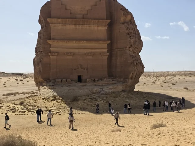 قبر قصر الفريد موقع الحجر الأثري العلا السعودية