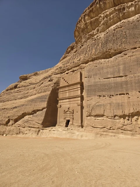 المقابر النبطية القديمة في مدائن صالح بالعلا