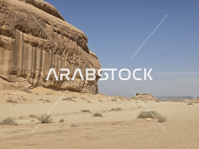 مناظر طبيعية وتكوينات صخرية في صحراء العلا السعودية
