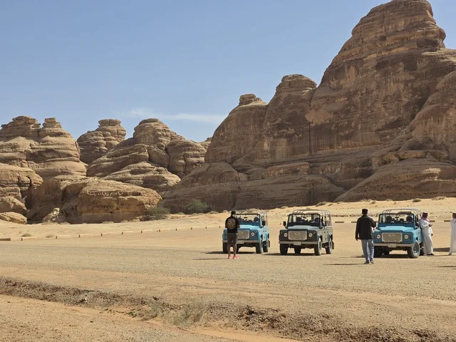 سياحة المغامرة في صحراء العلا بالمملكة العربية السعودية