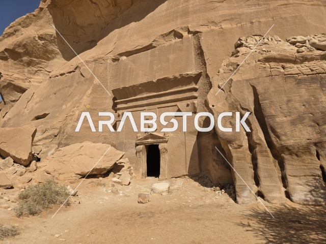 مقبرة نبطية أثرية في الحجر بمدينة العلا السعودية