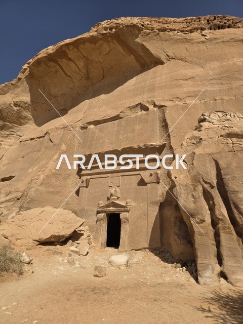 مدفن نبطي أثري في الحجر بمدينة العلا السعودية