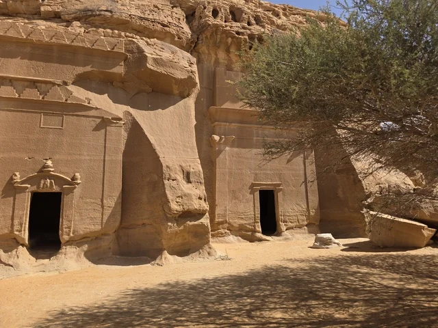 المقابر النبطية القديمة في العلا بالمملكة العربية السعودية