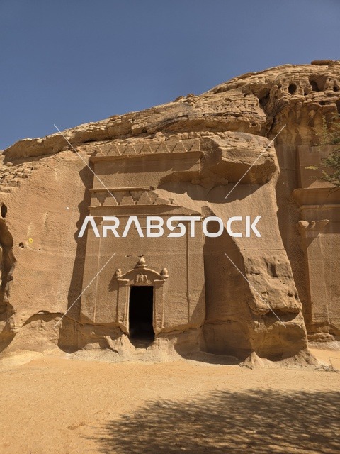 واجهة مقبرة نبطية قديمة في الحجر بالعلا السعودية